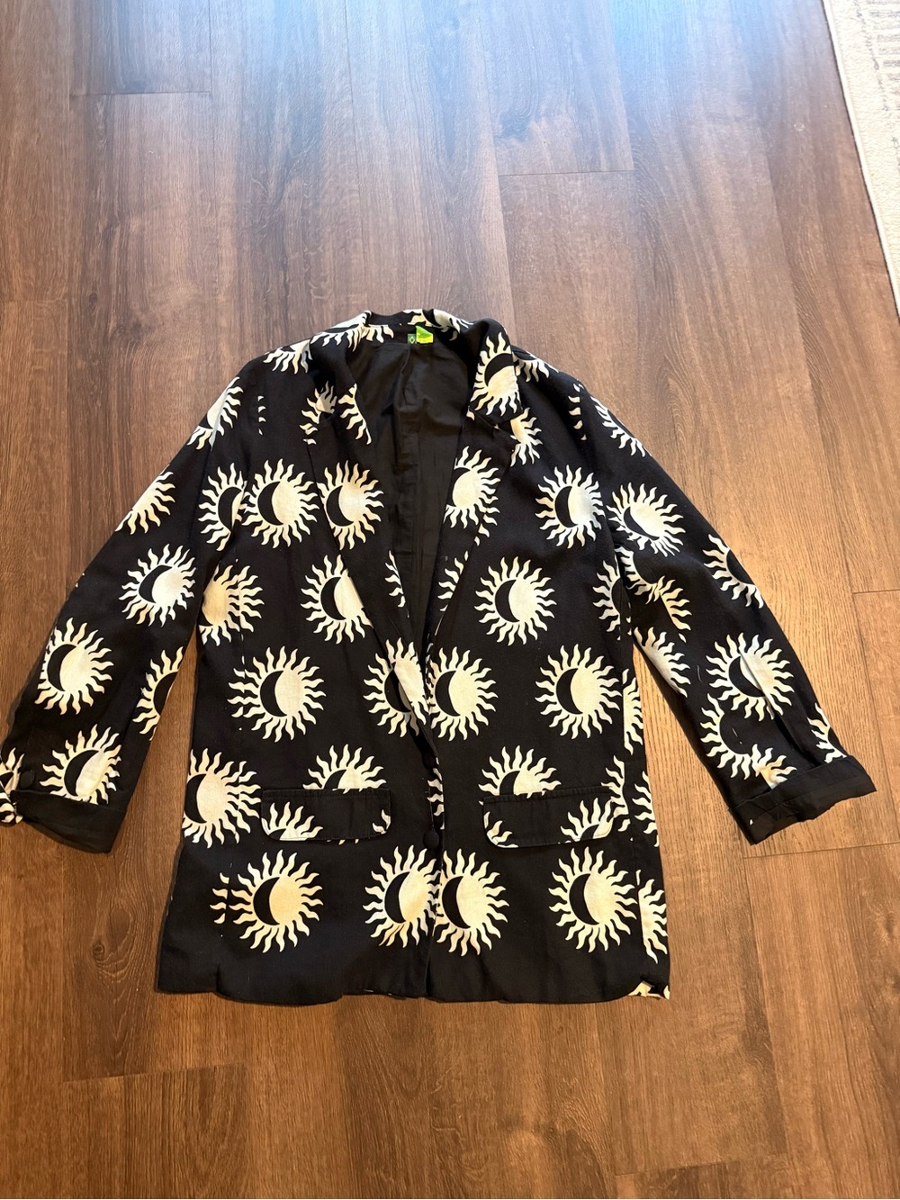 FARM Rio Black Blazer with White Sunburst Motif - Picture 8 of 9